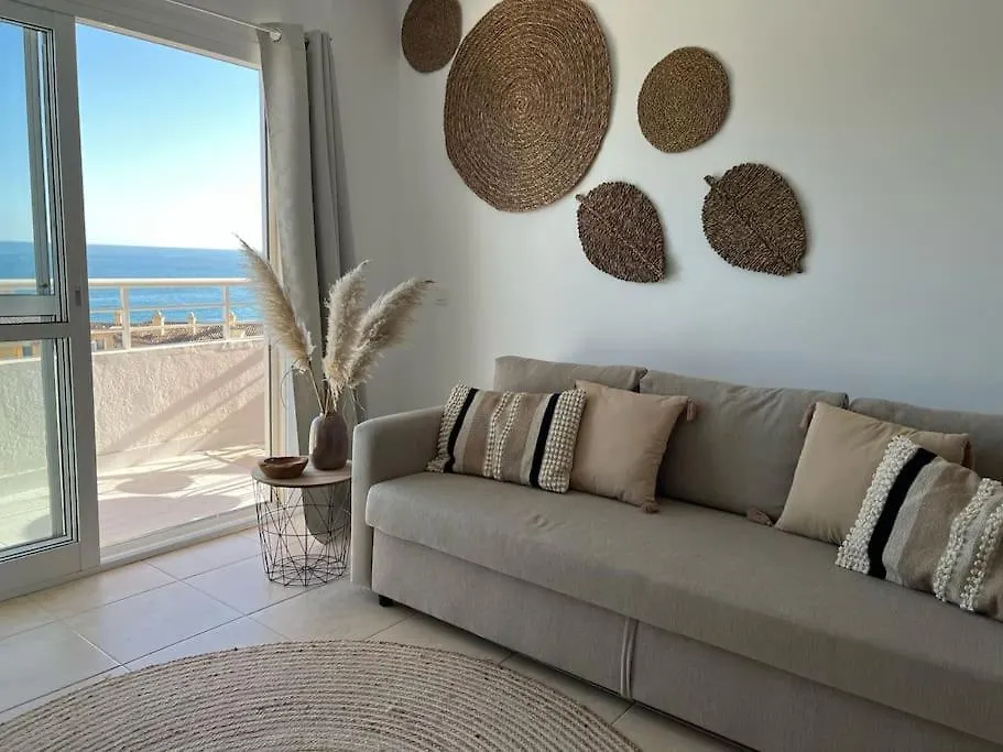 Apartment With Beautiful Sea View בנאלמדנה