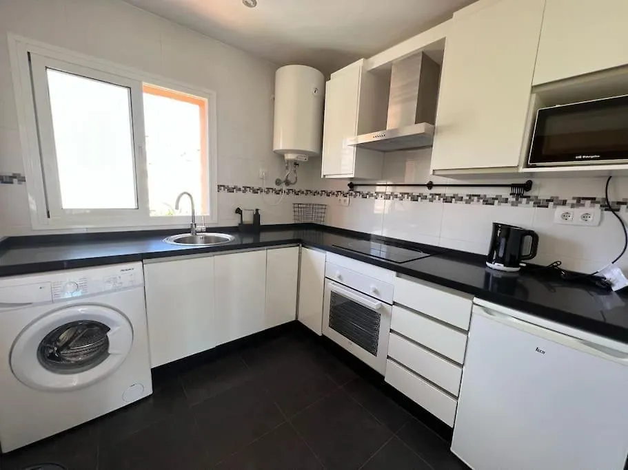 Apartment With Beautiful Sea View בנאלמדנה