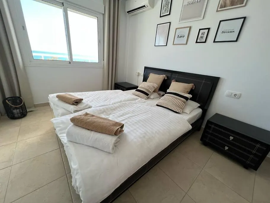 Apartment With Beautiful Sea View בנאלמדנה