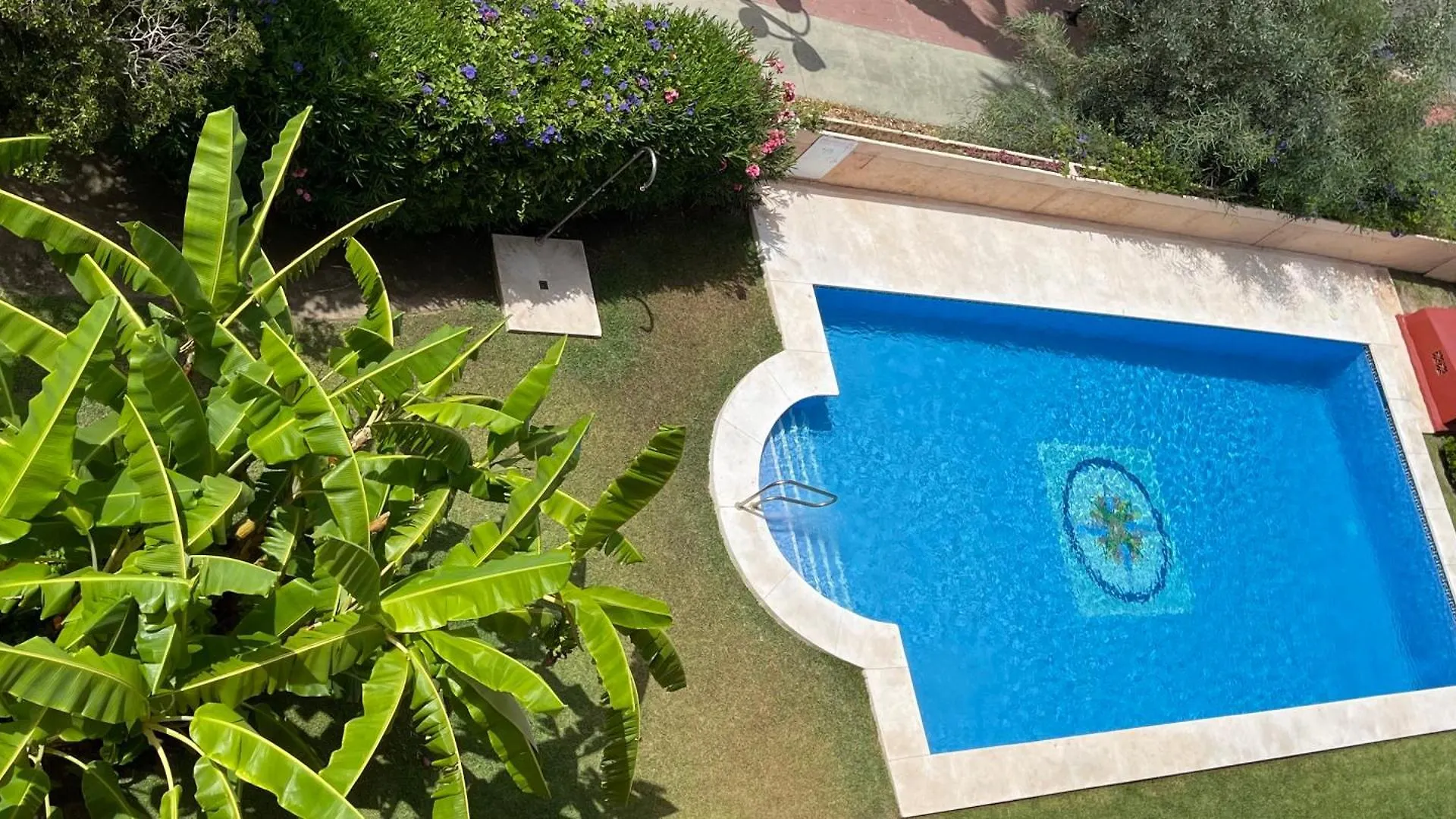 Apartment With Beautiful Sea View בנאלמדנה